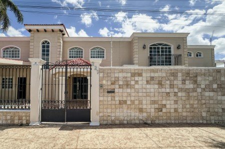 Casa en venta en San Damian Merida de 4 habitaciones con alberca